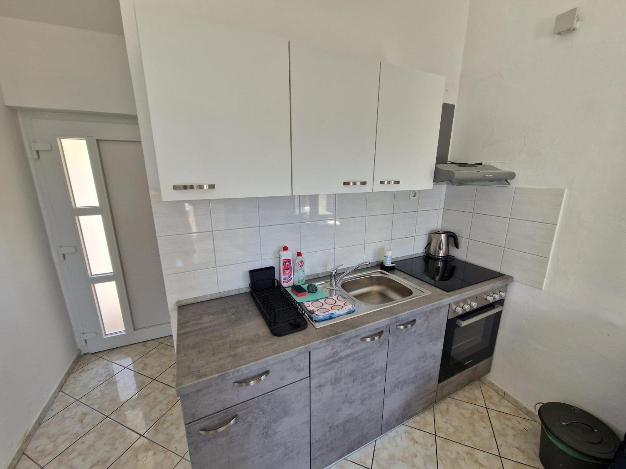 Apartment Mate *